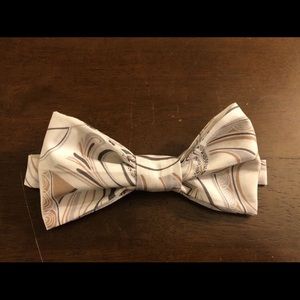 Bow tie